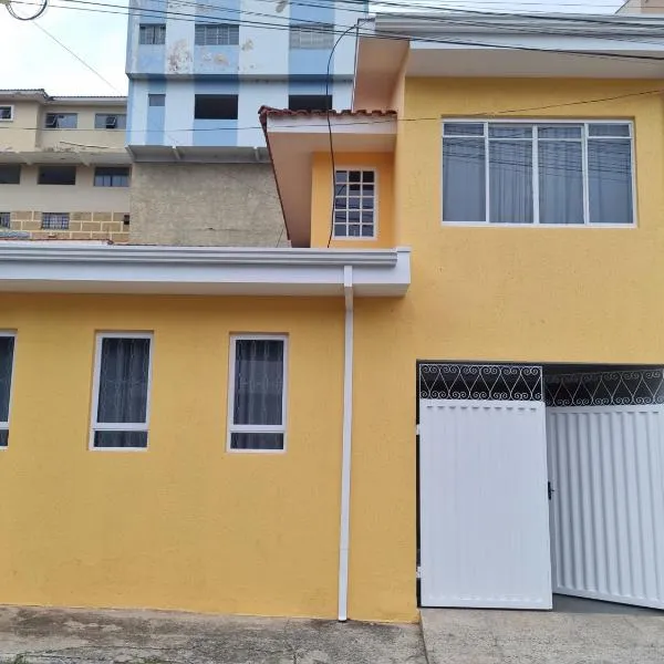 Casa com dois quartos,dois banheiros,sendo uma suíte,sala de estar cozinha e garagem