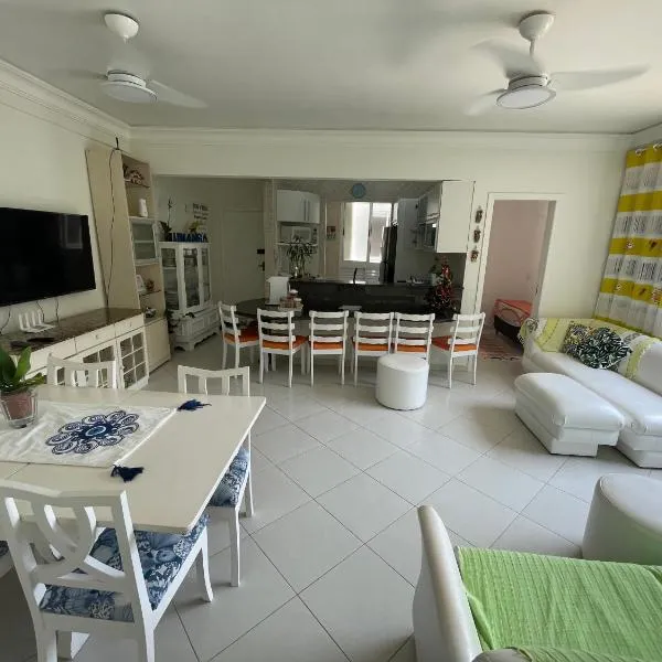 Apartamento Maré Mansa a 30 metros da praia Mansa em Caiobá com Wifi