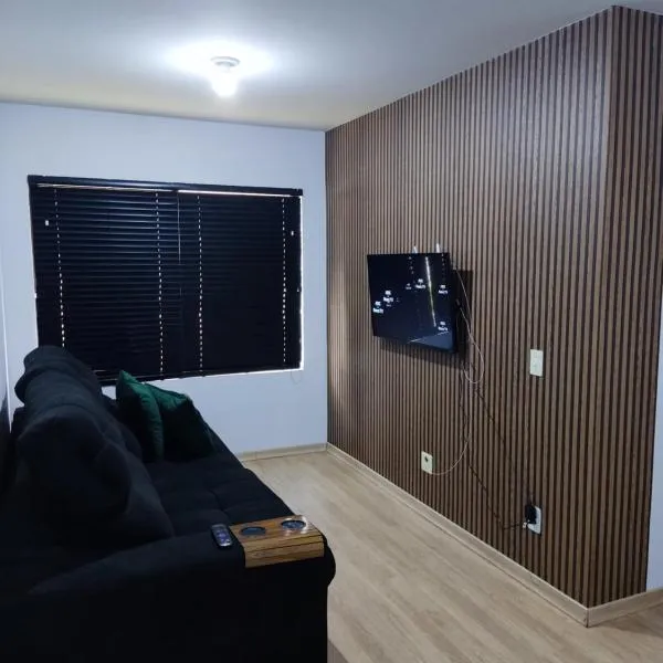 Apartamento mobiliado com ar condicionado em um quarto