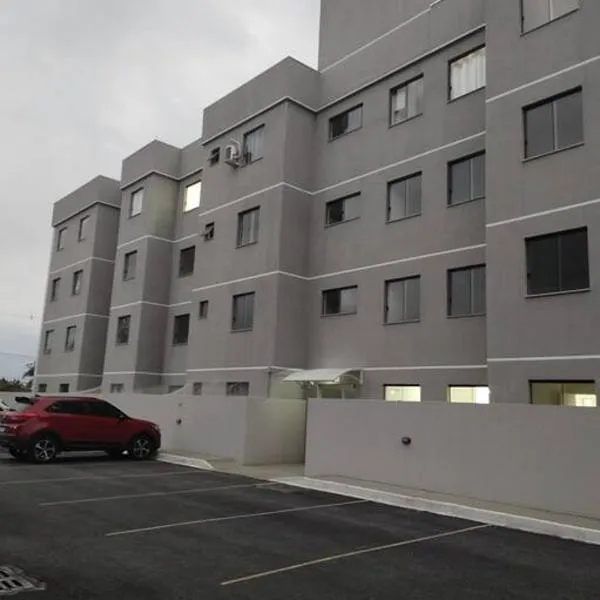 Apartamento prático e completo, com cozinha equipada, internet e lavanderia, fácil acesso ao centro e as praias