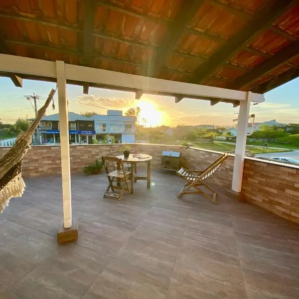 APTO com TERRAÇO ou Varanda - Cozinha EXCLUSIVA e Equipada - WI-FI 800MG - 600M PRAIA ITAPIRUBÁ SUL - Pôr do sol - 1,5Km BR 101