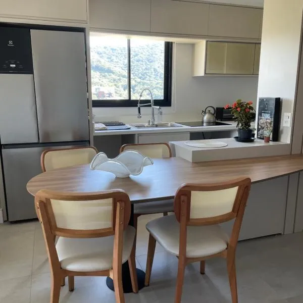 Apto 2Q na Praia Brava, 650m do mar, ao lado de Balneário Camboriú